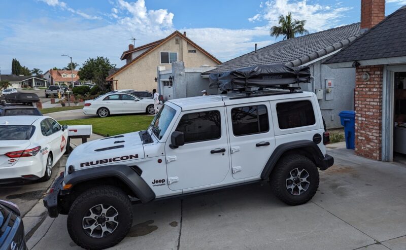 Yakima Rib Cage and SkyRise MD mounted on Jeep JL 4dr