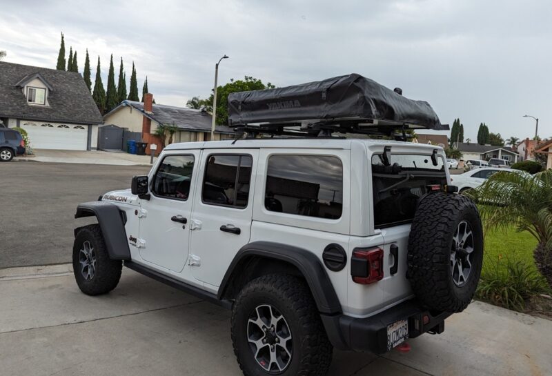 Yakima Rib Cage SkyRise HD mounted